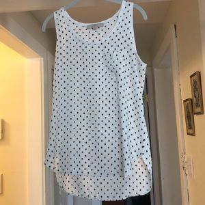 ⭐️HP⭐️White and navy top